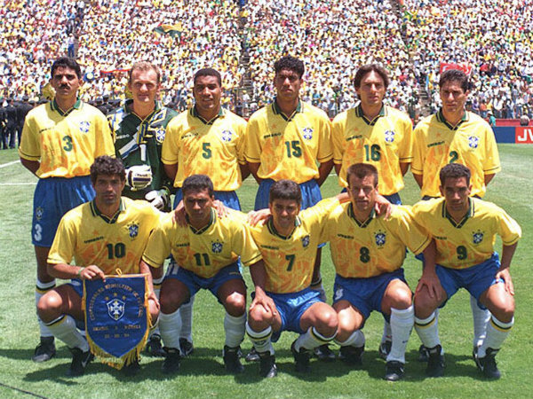 O Brasil, apresenta ao mundo, mas um de seus craques, o Romário. 