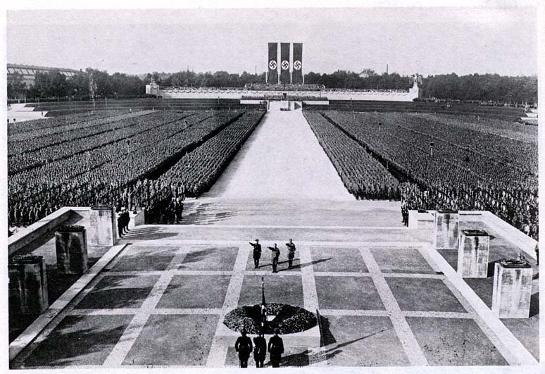 Antigamente eles torturavam os seus opositores nos campos de concentração, ainda mas quando se tratava de um campo nazista.