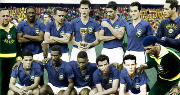 O Mundo conhece o rei do futebol- Pelé.