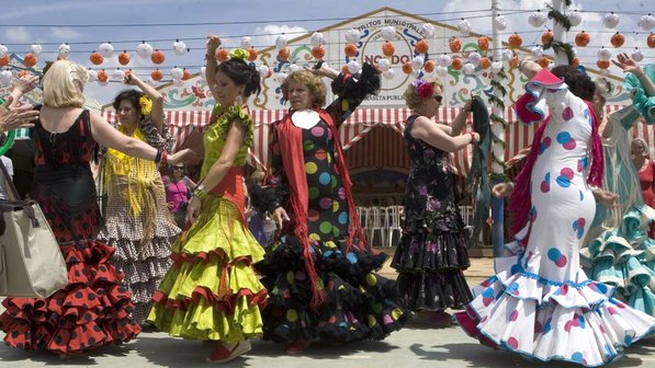 A festa é muito bonita. E tem um concurso de miss feira abril, por tanto, as mulheres sempre vão estar bem arrumadas. 