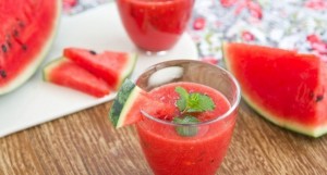 Tome o suco de melancia ao menos duas a três vezes durante a semana, ele ajuda a satisfazer a vontade de comer.
