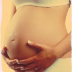 Passe as mãos em sua barriga sempre que sentir vontade, além do seu filho entrar em sintonia com você, poderá estar evitando quaisquer surpresa desagradável.