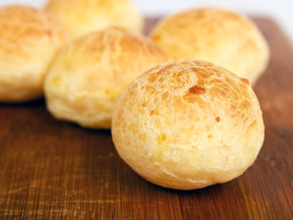 Procure sempre colocar bastante queijo na massa, assim ela ficará saborosa.