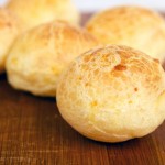 Procure sempre colocar bastante queijo na massa, assim ela ficará saborosa.
