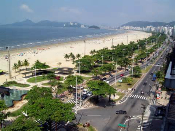 O litoral, faz junção com São Vicente, cidade onde o saudoso vocalista Chorão, e muitos outros famosos moravam e moram até hoje. 