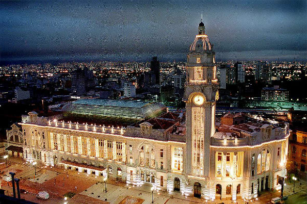 São Paulo a cidade dos prédios e da garoa. 