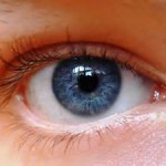 Se você esta vendo luzes além do normal, vá ao médico, pois pode ser que esteja com algum problema nas vistas.