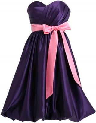 Vestido roxo.